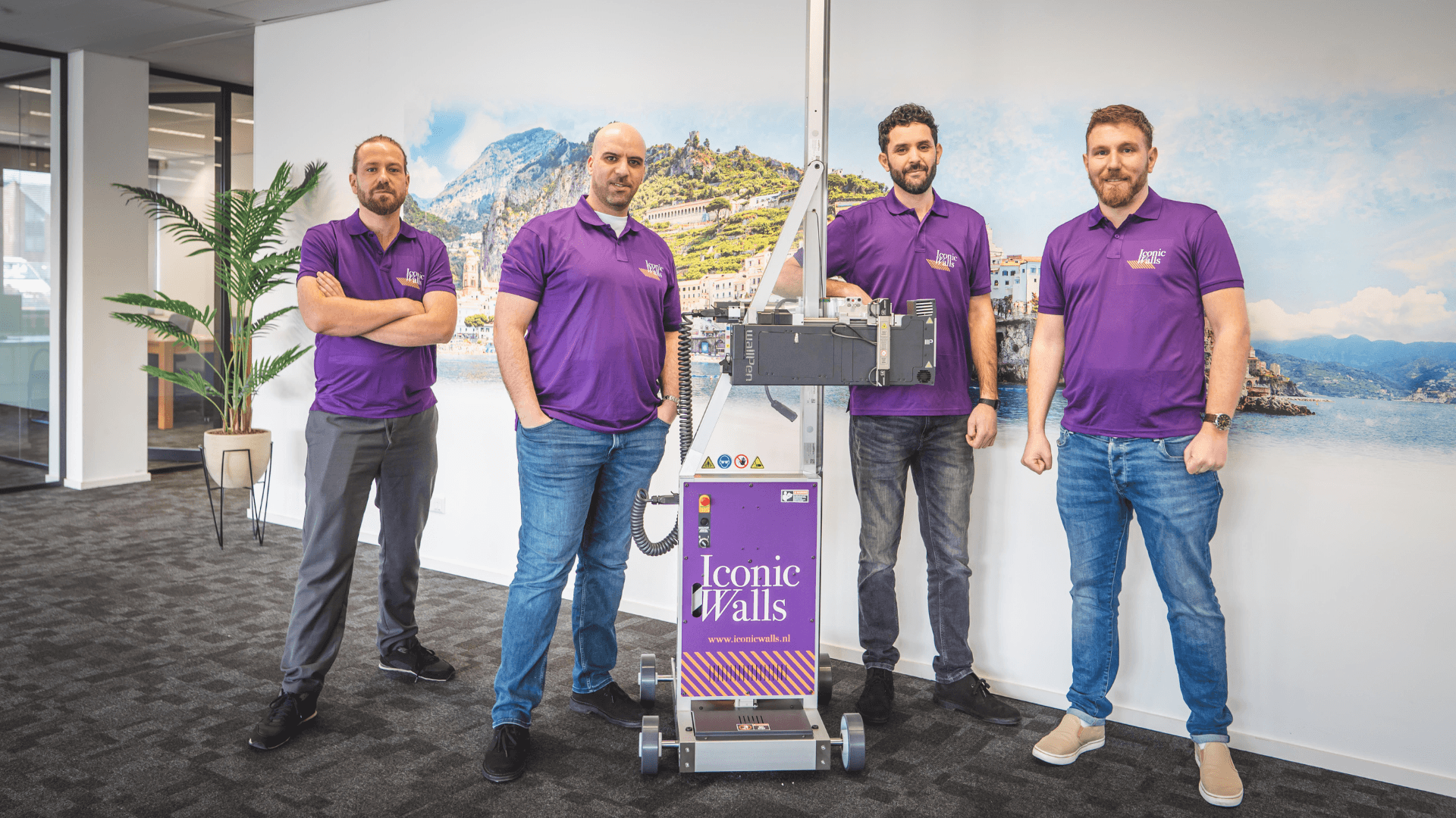 Ondernemer Nordin Kattani samen met het zijn team, eigenaar van Iconic Walls Ondernemer Nordin Kattani samen met het zijn team, eigenaar van Iconic Walls